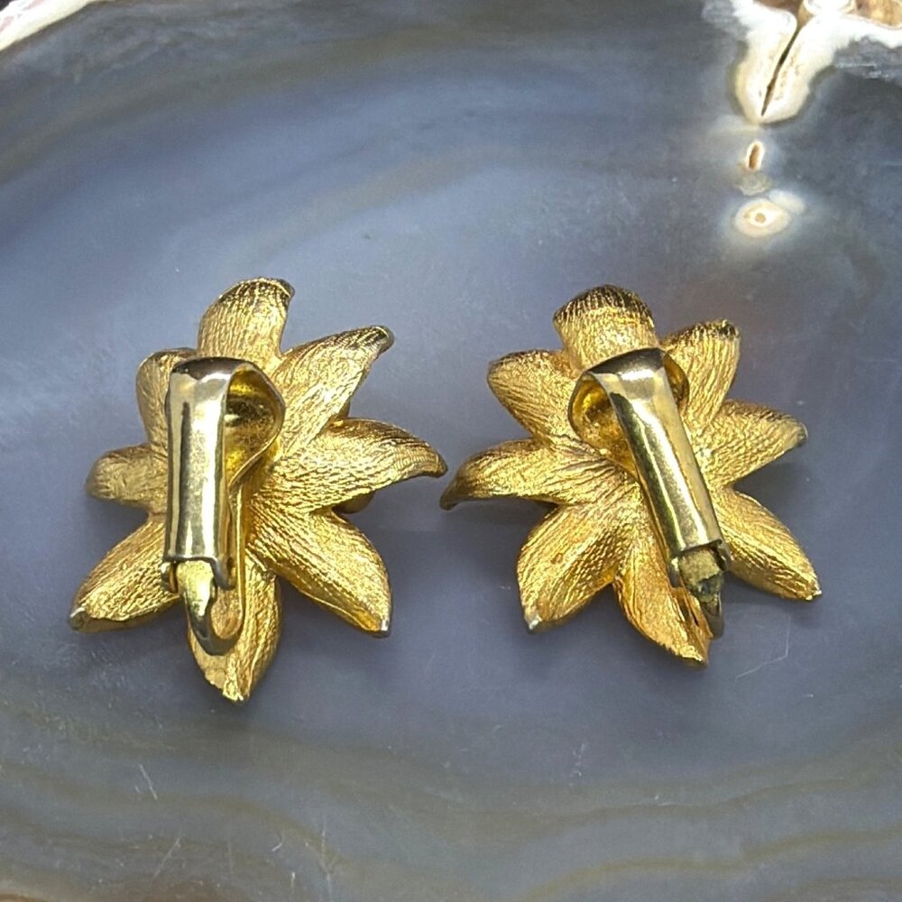 VTG MCM 1950s 3D Floral Clip On Earrings Faux Pearl Rhinestone Layered Flower - Picture 2 of 16